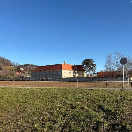 Schloss Lankowitz Apartment
